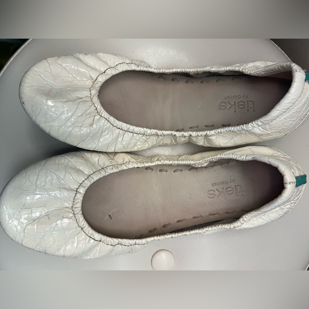 Worn condition Diamond White Croc Tieks sz 7